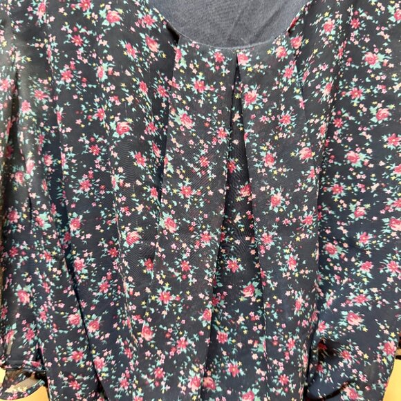 Forever 21 blue floral top - Picture 2 of 4